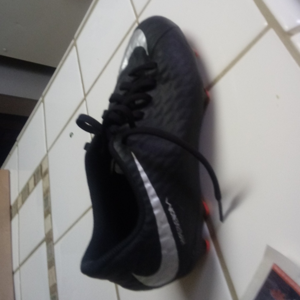 Soccer shoes